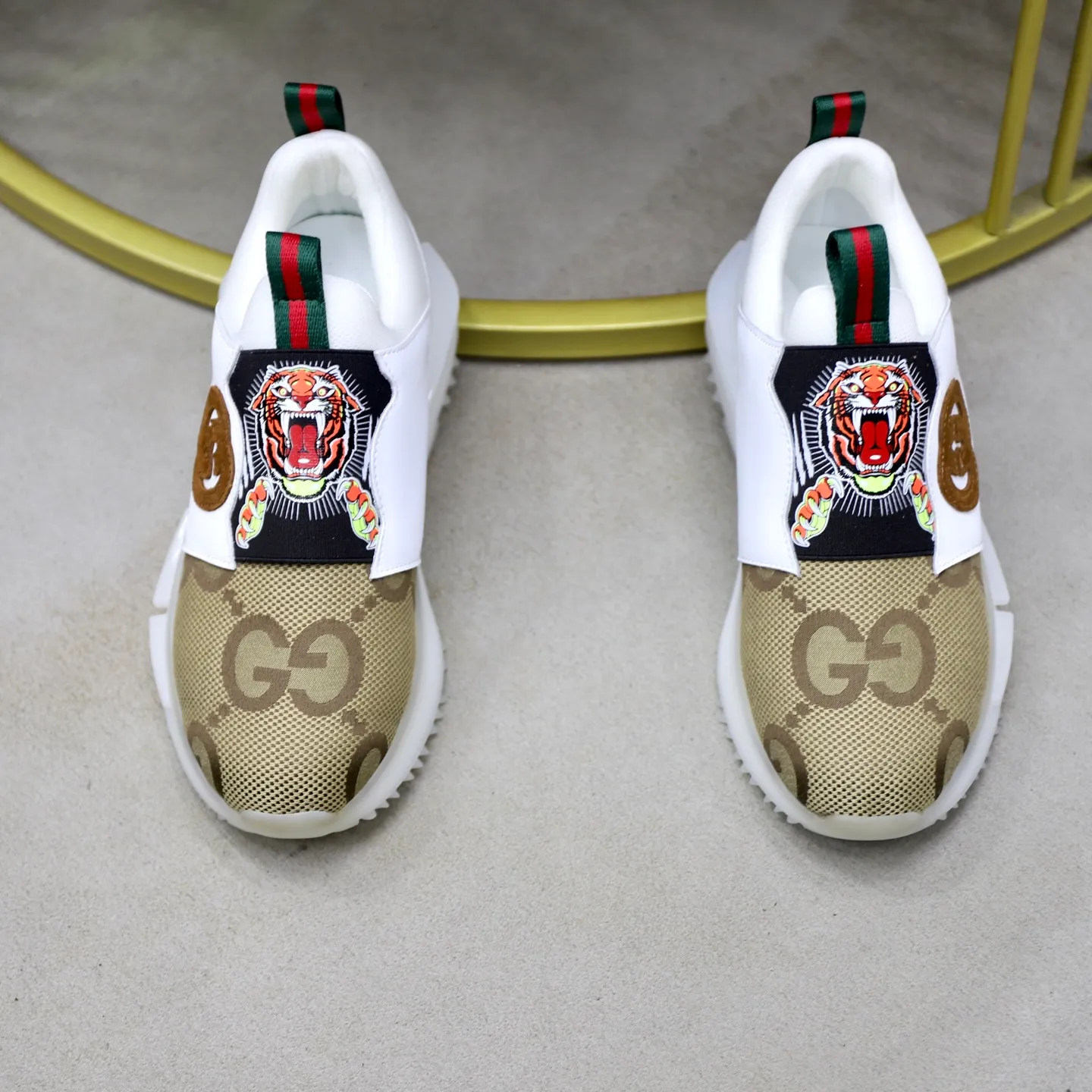 Ex-factory price: 462💰🙅‍♂️🙅‍♂️🙅‍♂️ Brand: GUCCI Standard code: 38-44 (45 customized) Grade: Same as the official website Material: Original cowhide material spliced with brand cloth Comfortable and breathable lining Lightweight and wear-resistant sports outsole Style category: Men's fashionable casual shoes Running sports shoes Distinguished luxury brand elements Top luxury color: actual picture color